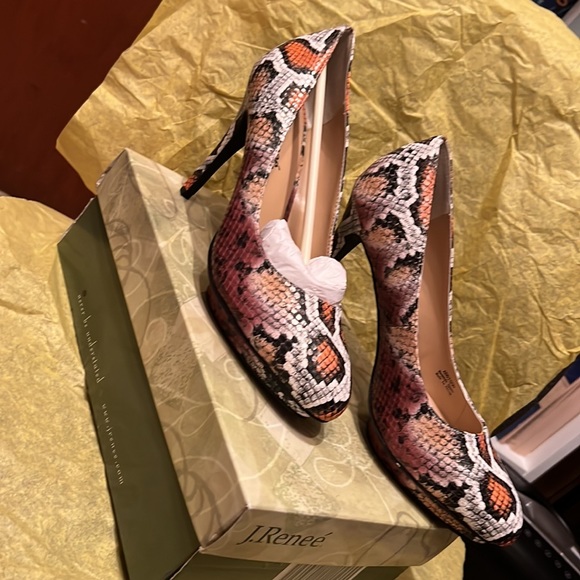 shoes - Picture 5 of 8